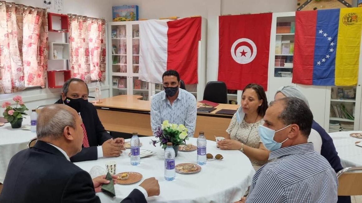 Embajada de Venezuela acuerda realizar intercambios culturales y deportivos con escuela de Túnez