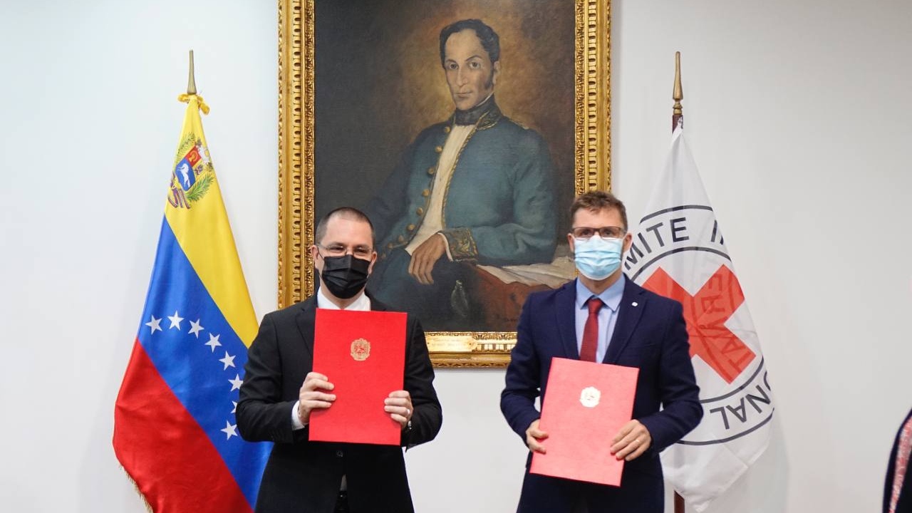 Venezuela firma convenio con CICR para reunificar a niños y adolescentes en el exterior con sus familias en el país