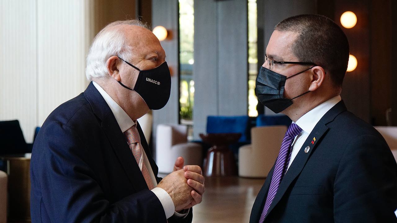 Canciller Arreaza y Miguel Ángel Moratinos se reúnen en Turquía durante el Foro Diplomático de Antalya