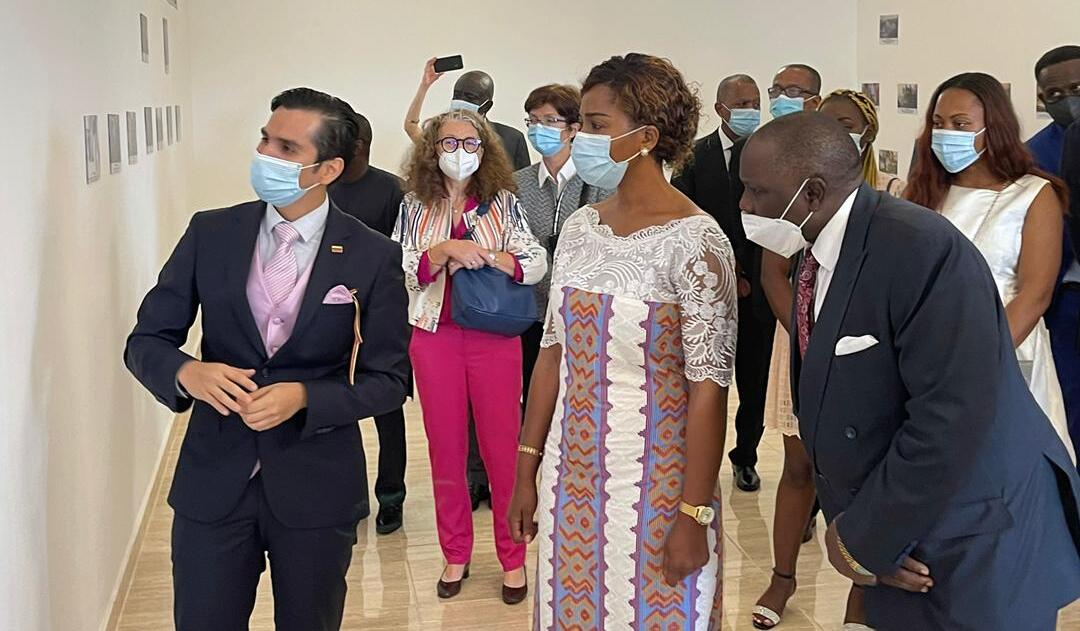 Misión diplomática en Guinea Ecuatorial inaugura ‘Salón de los Libertadores’ en el marco de la celebración del Bicentenario