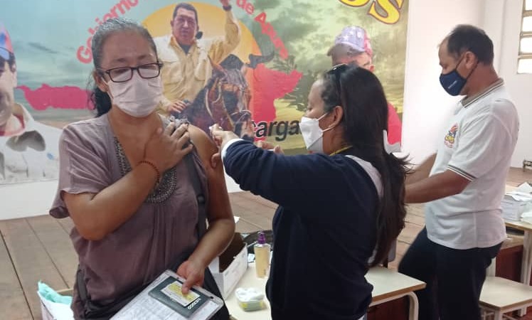 Venezuela incluye a refugiados en jornada de vacunación contra el COVID-19