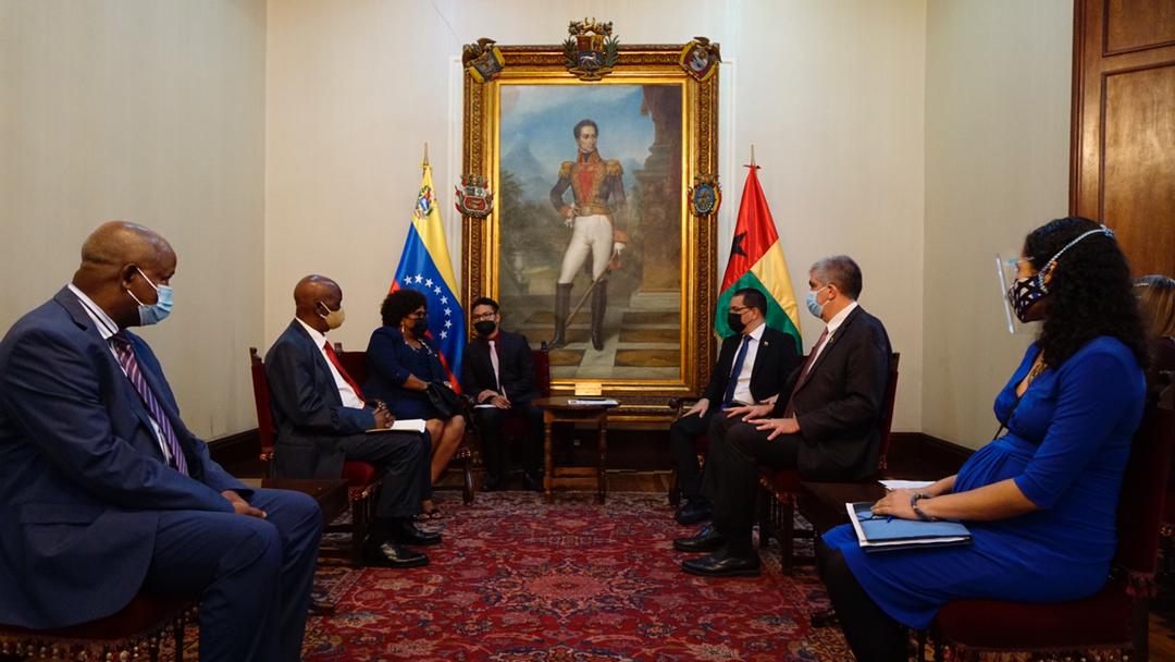 Canciller Arreaza recibe Copias de Estilo de la nueva embajadora de Guinea Bissau en Venezuela