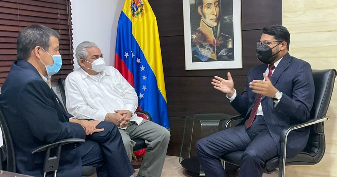 Vice-minister for Latin America holds a meeting in Caracas with a representative of the Cuban Government