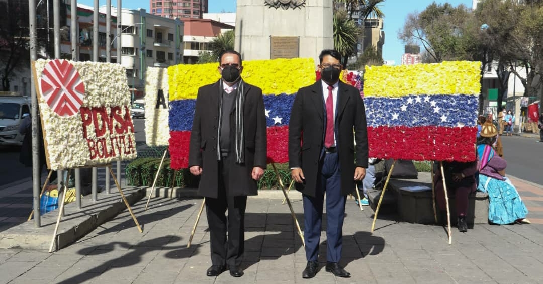 Viceministro para América Latina rinde honores al Padre de la Patria desde Bolivia
