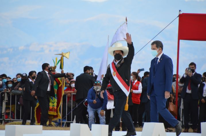 Canciller Arreaza acompaña al presidente de Perú durante juramentación simbólica en Ayacucho
