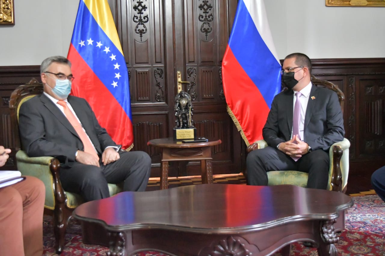 Canciller Arreaza se reúne con el embajador ruso Sergey Mélik-Bagdasárov