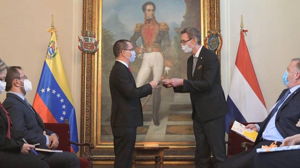 Canciller Arreaza recibe credenciales del nuevo jefe de misión del Reino de los Países Bajos en Venezuela