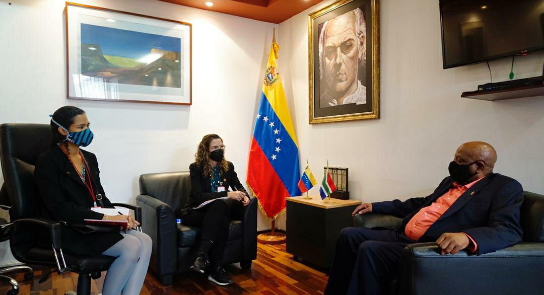 Viceministra Rodríguez revisa temas de interés multilateral con Embajador de Sudáfrica
