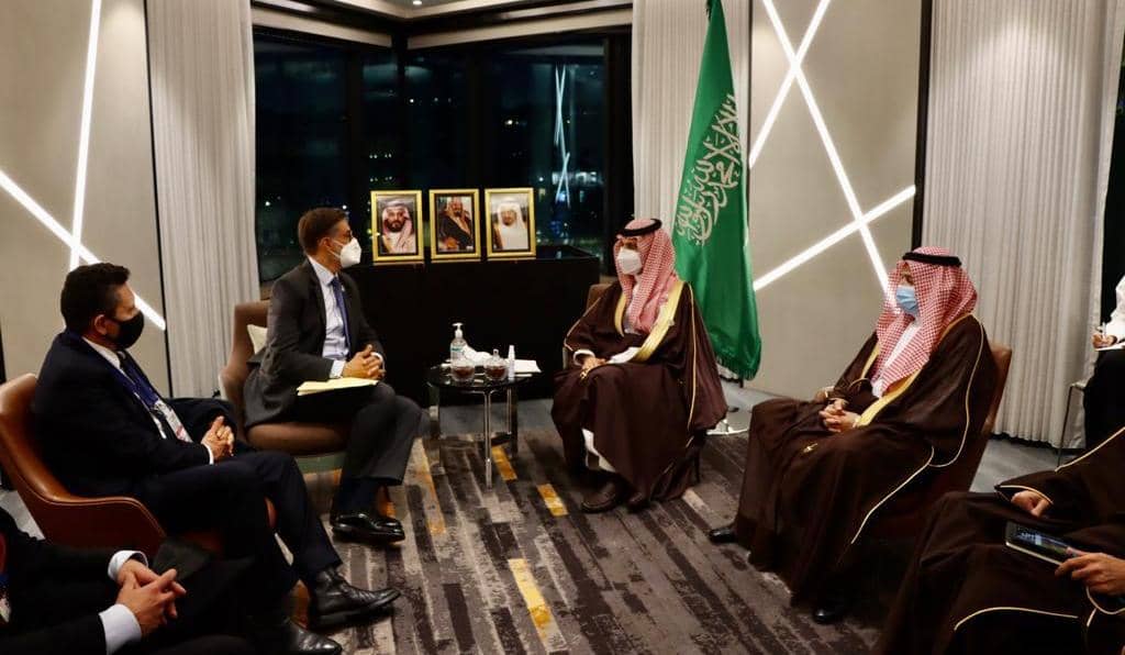 Venezuela y Arabia Saudita sostienen encuentro bilateral en el marco de la reunión del Mnoal