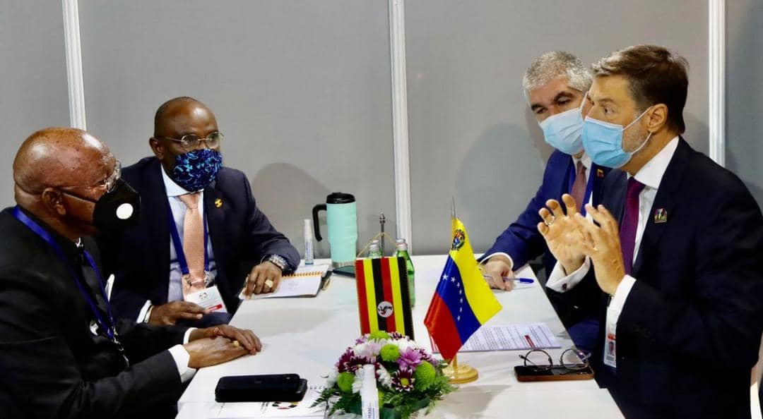 Cancilleres de Venezuela y Uganda abordan cooperación bilateral en el marco de reunión del Mnoal