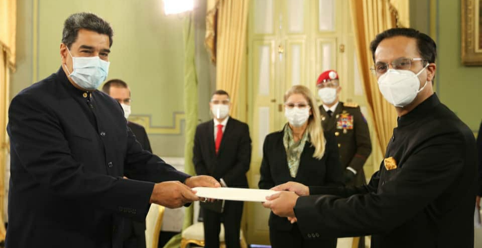 Presidente Maduro recibe cartas credenciales del nuevo embajador de la India Abhishek Singh