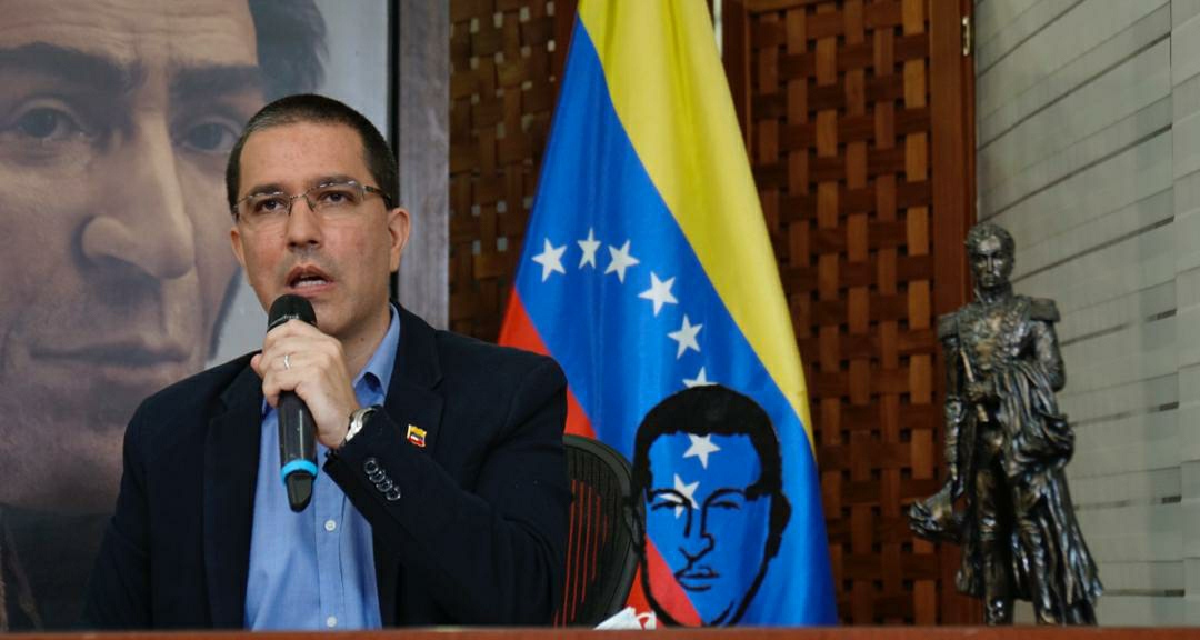 Canciller Arreaza da lectura al primer manifiesto de los pueblos por la paz y solidaridad con Venezuela