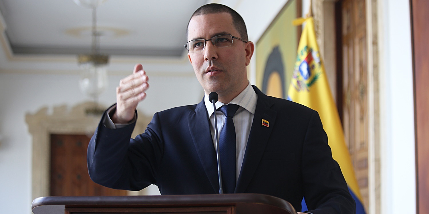 Canciller Arreaza denuncia que Embajador británico disfrazó el propósito desestabilizador de su visita a Venezuela