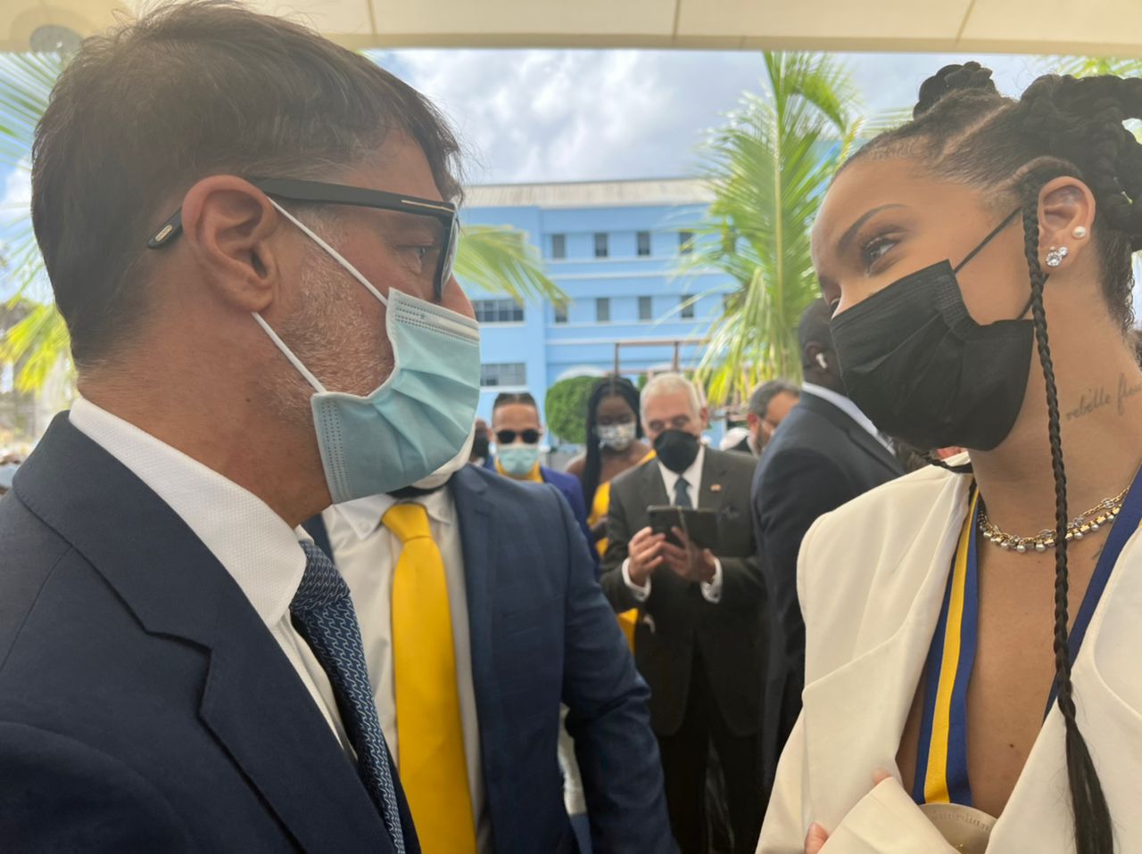 Canciller Plasencia y Rihanna sostienen encuentro en Barbados