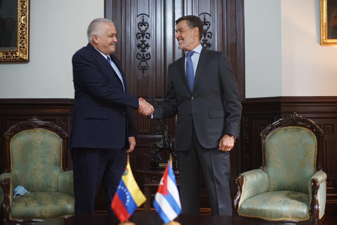 Canciller Félix Plasencia sostiene reunión con embajador de Cuba