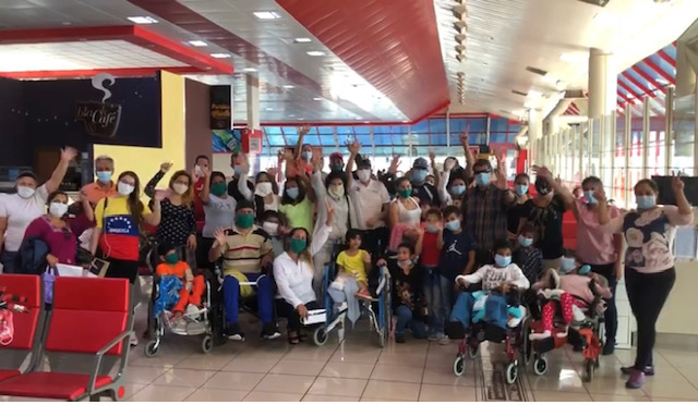 Retornan desde Cuba 137 venezolanos del convenio de salud binacional
