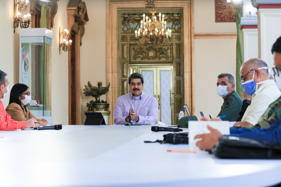 Presidente Maduro sostiene videoconferencia con autoridades regionales, municipales y militares del país
