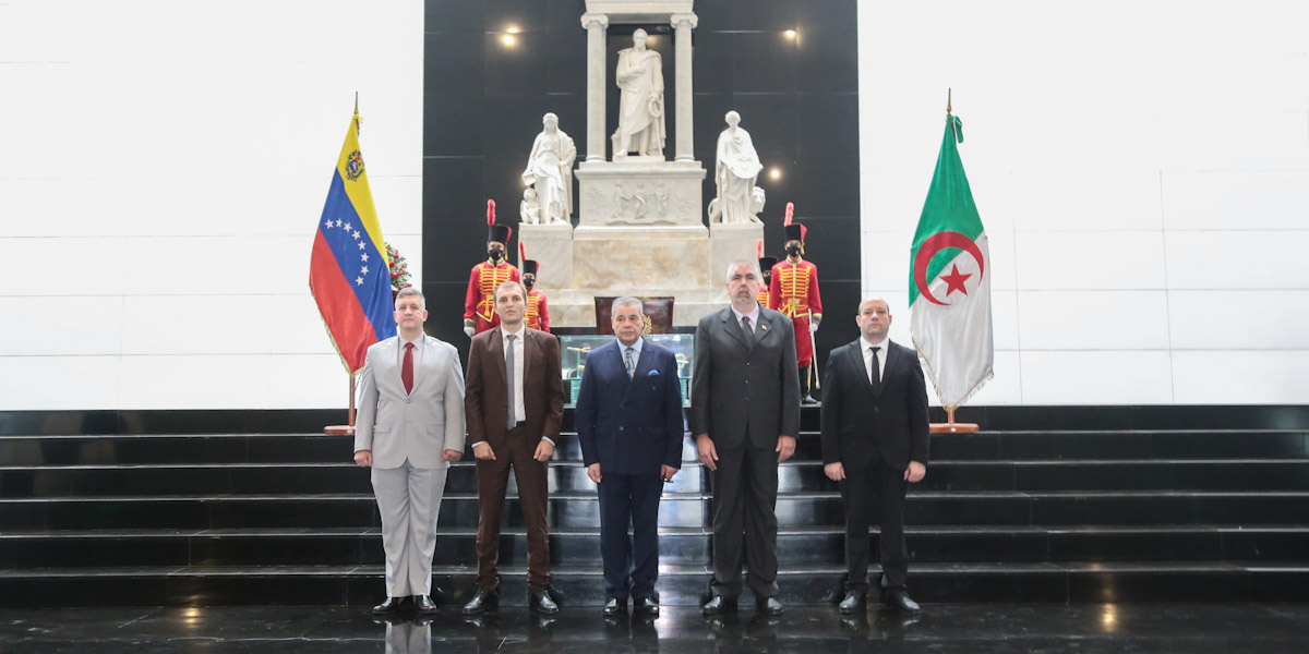 Nuevo Embajador de Argelia rinde honores al Libertador Simón Bolívar en Caracas