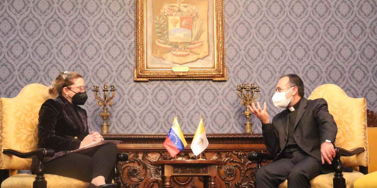 Viceministra Daniela Rodríguez sostiene reunión con Encargado de Negocios de la Santa Sede