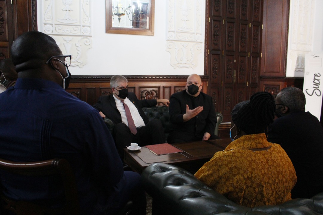 Viceministro Pimentel sostiene encuentro con invitados africanos del foro-debate Revolución y cambio de época en el siglo XXI