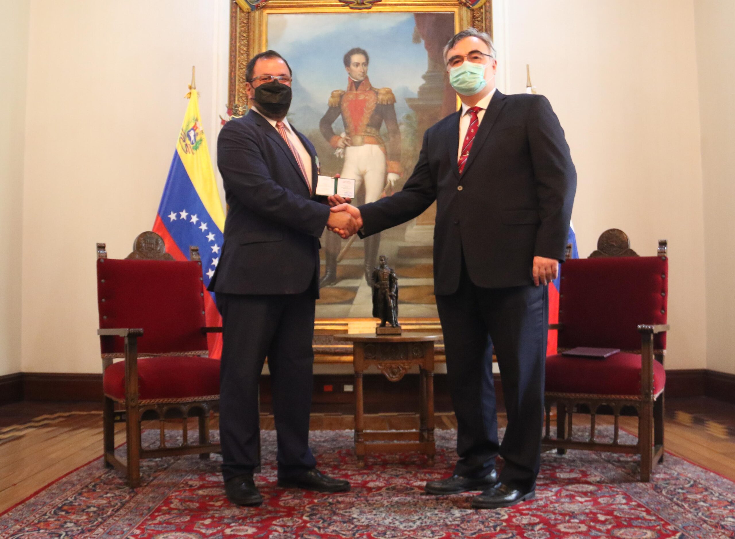Yván Gil recibe condecoración «Por la Interacción» del Ministerio de Asuntos Exteriores de Rusia