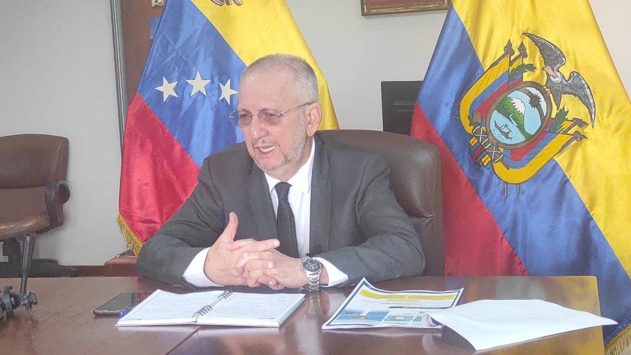 Consulado de Venezuela en Quito lanza el programa Culmina tu Universidad
