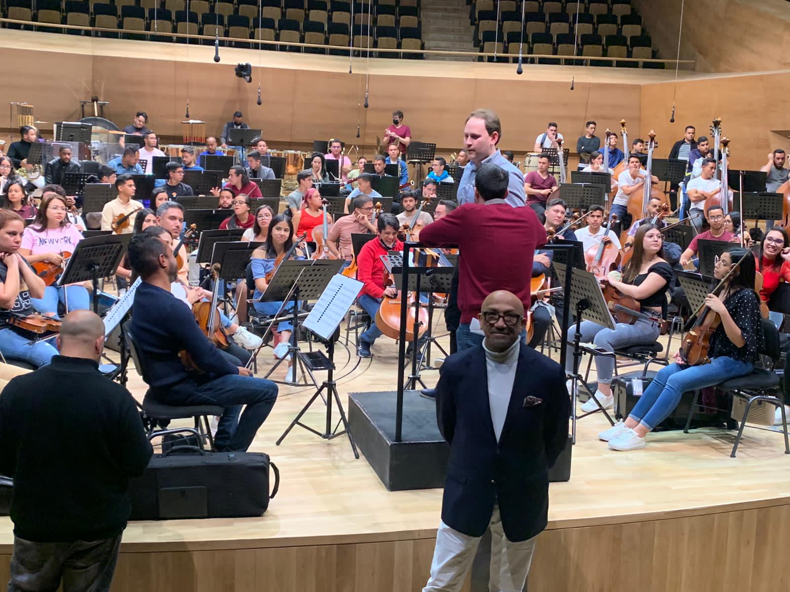 Orquesta Sinfónica Simón Bolívar deleita a público turco en Ankara