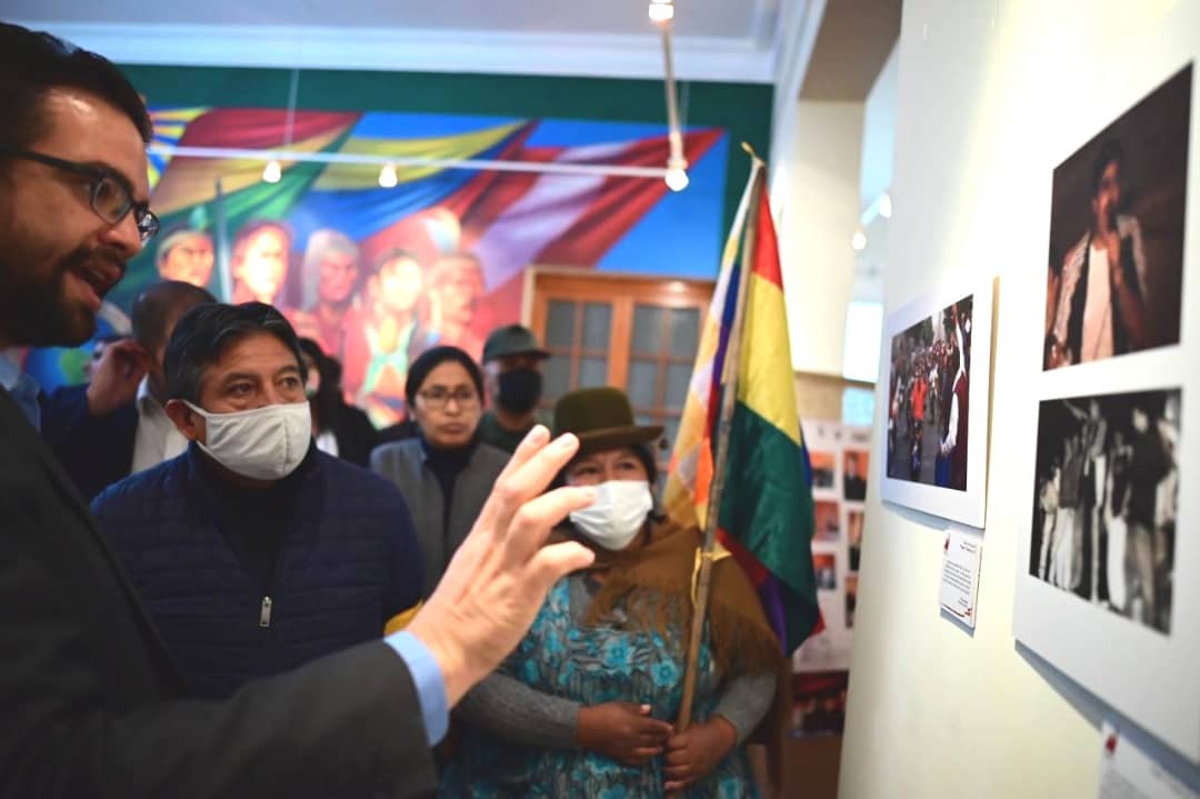 Embajada de Venezuela en Bolivia inaugura muestra fotográfica “Todo 11 tiene su 13”