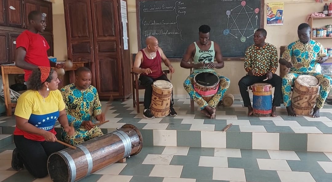Cátedra Libre de percusión Jesús “Totono” Blanco destacó en gira académica y cultural en Benín