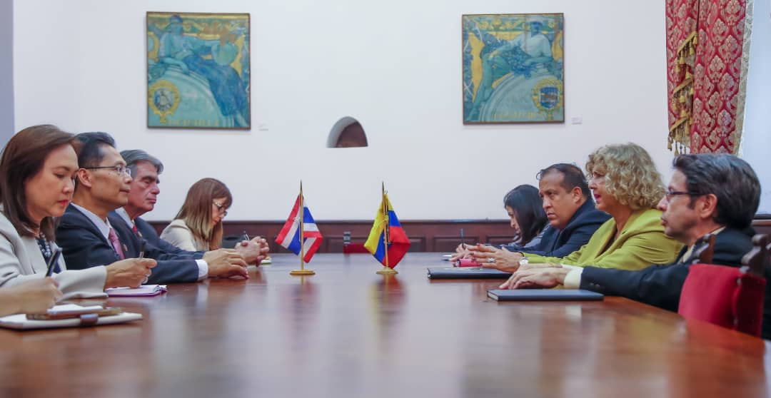 Venezuela y Tailandia revisan agenda bilateral durante visita de embajador concurrente Chasombat