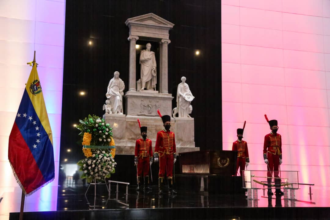 Gobierno Bolivariano realiza ofrenda floral en el Panteón Nacional por el Día de África