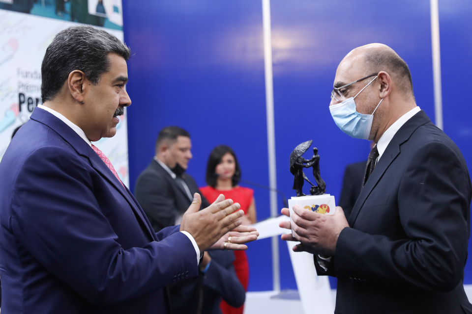 Presidente Maduro entrega Premio Nacional de Periodismo 2022