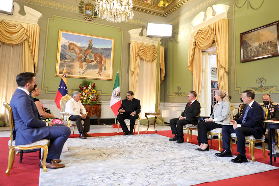 Presidente Maduro recibe Cartas Credenciales del Embajador de México