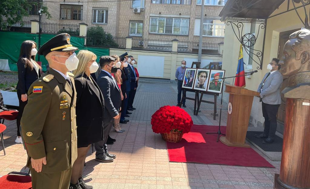 Embajada de Venezuela en Rusia realiza ofrenda floral en conmemoración del 201° aniversario de la Batalla de Carabobo