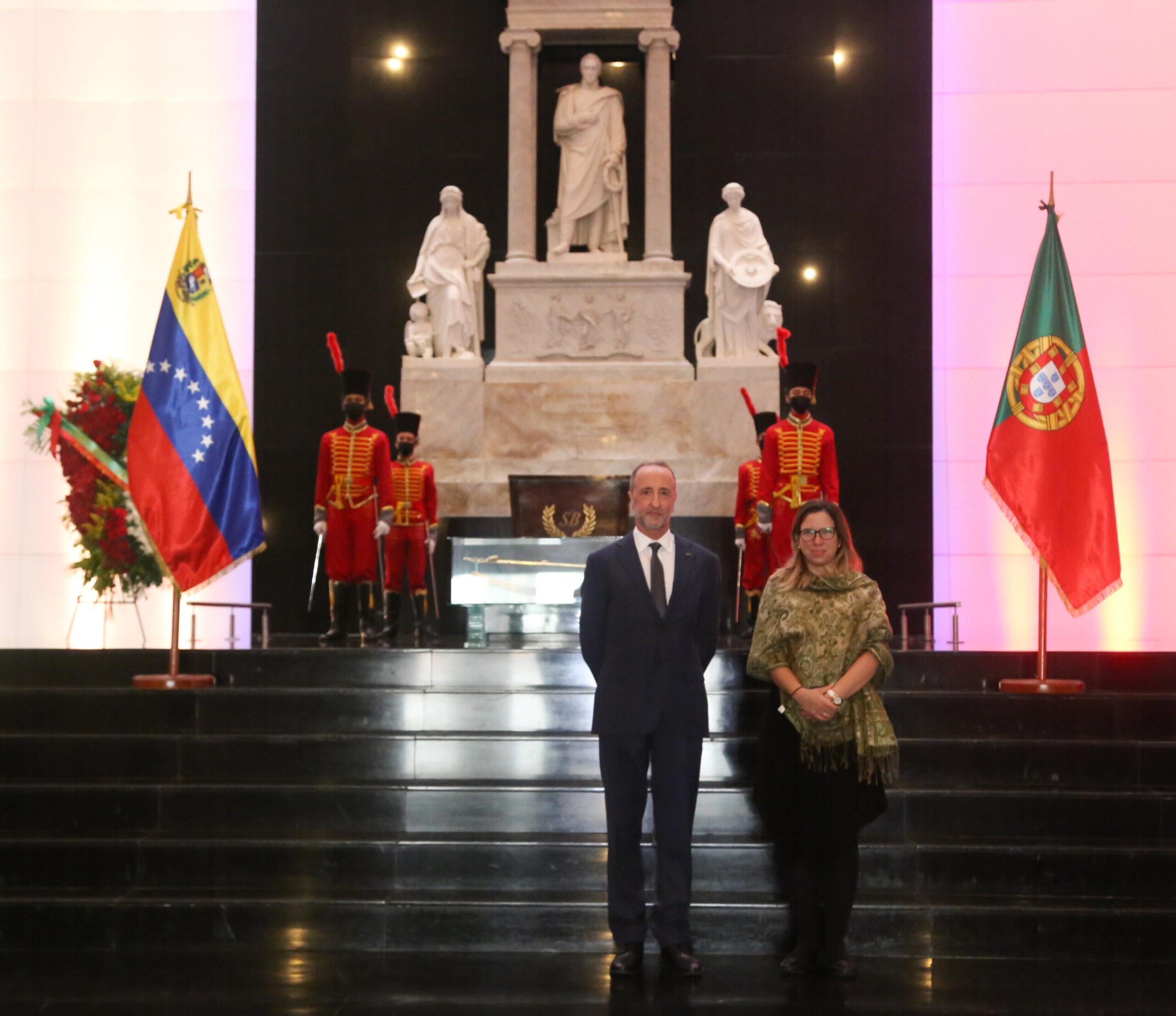 Embajador de Portugal rinde tributo al Libertador Simón Bolívar