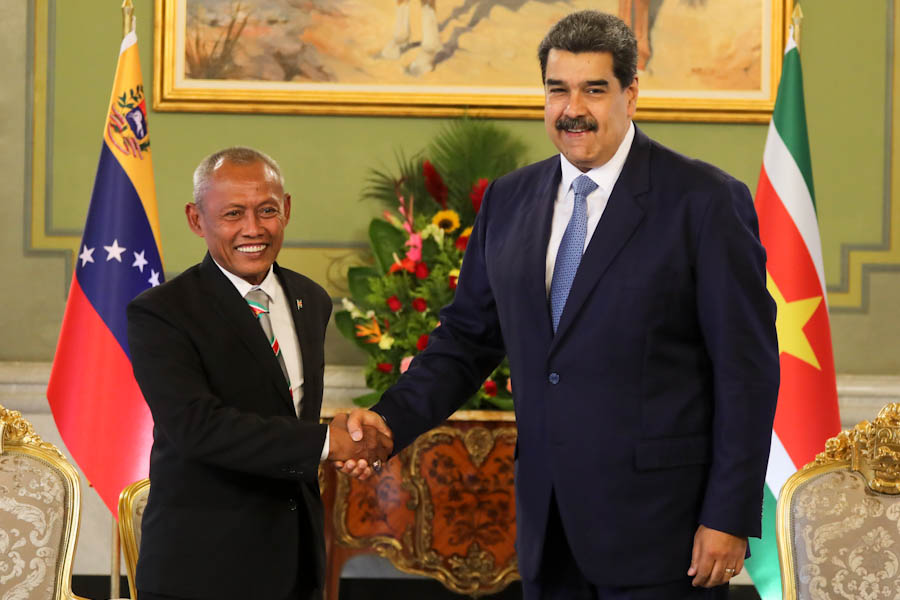 Presidente Maduro recibe cartas credenciales del Embajador de Surinam