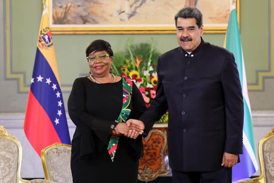 Embajadora de Sudáfrica presenta cartas credenciales al Presidente Maduro