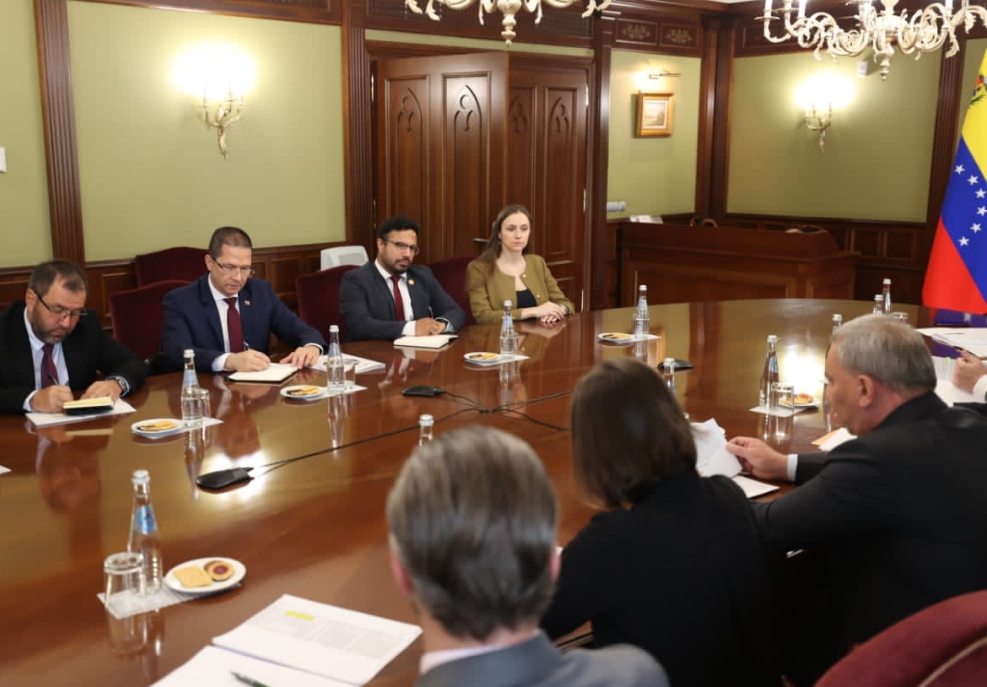 Canciller venezolano sostiene reunión en Moscú con viceprimer ministro ruso Yuri Borísov