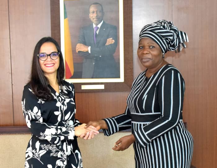 Embajadora de Venezuela en Benín se reúne con Vicepresidenta Mariam Talata