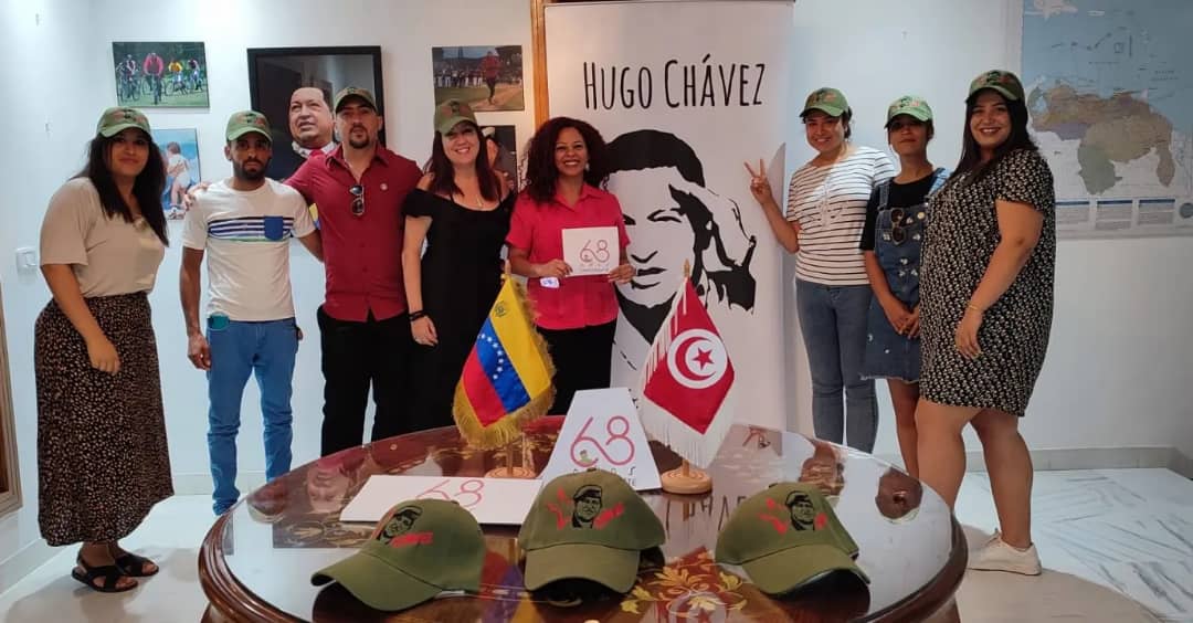 En Túnez cantan el Cumpleaños Feliz al Comandante  Chávez en árabe