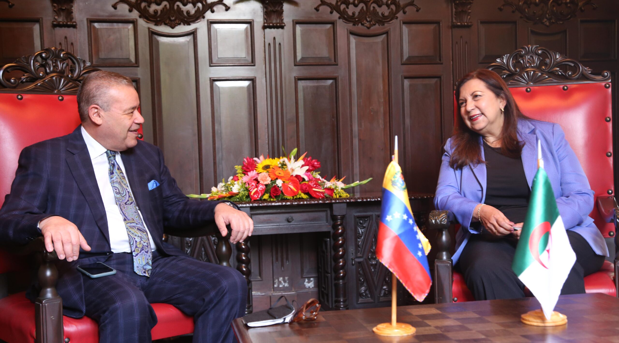 Alcaldesa de Caracas reafirma lazos de amistad y confraternidad en reunión con el Embajador de Argelia