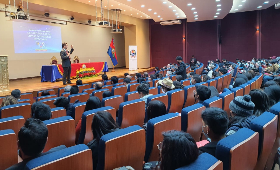 Embajador de Venezuela en Bolivia presenta Coloquio Internacional sobre Ley de Zonas Económicas Especiales