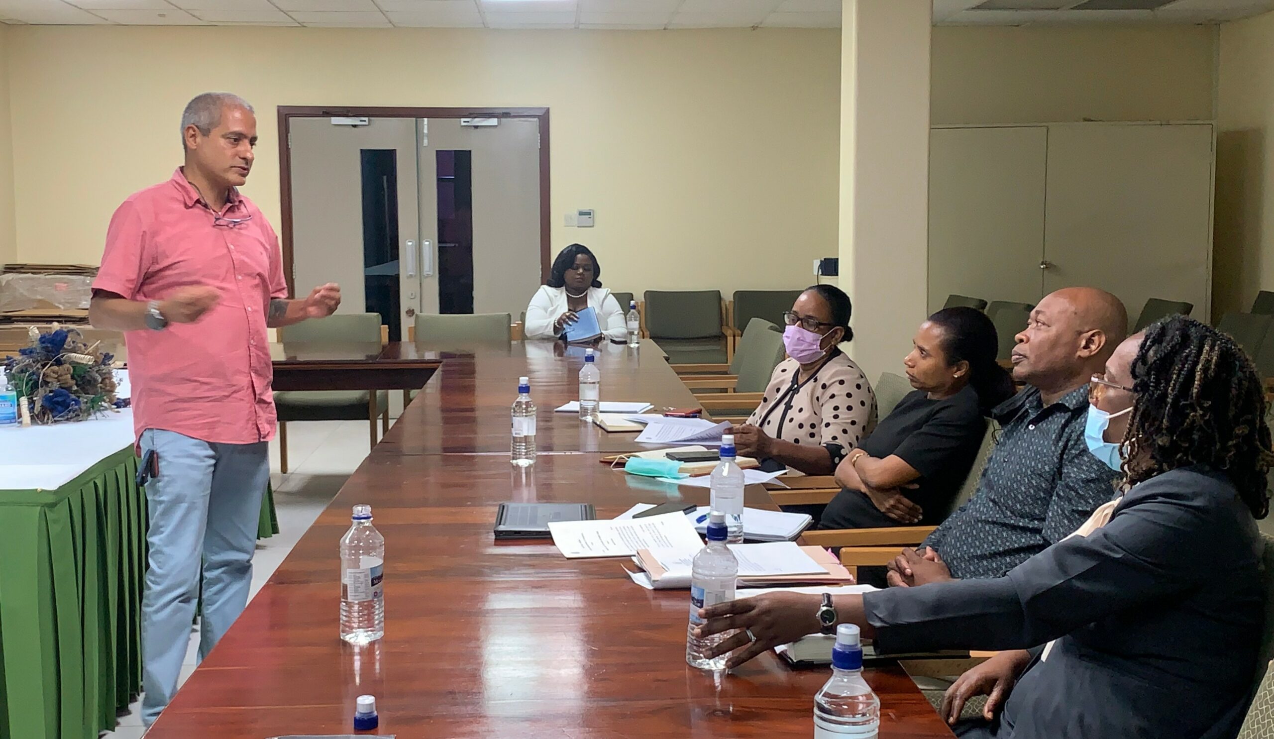 Conferencia sobre Ley de Zonas Económicas Especiales desarrollan en San Vicente y las Granadinas