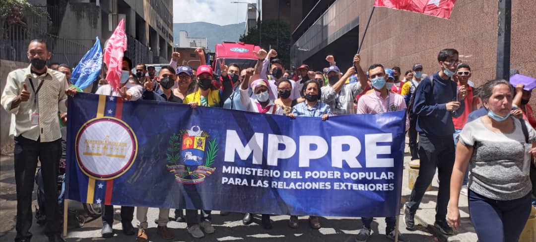 Trabajadores de la Cancillería se unen a la marcha en Defensa de los Avances Logrados en Revolución