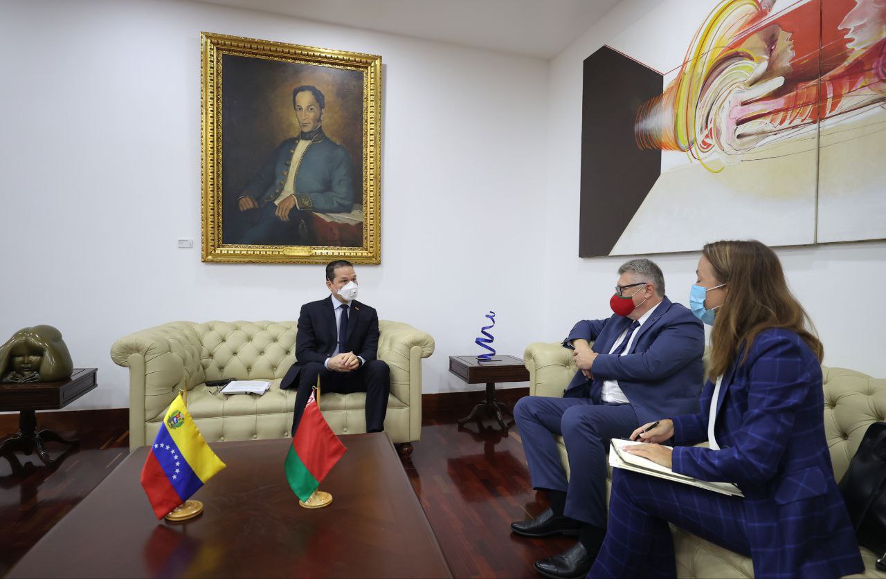 Canciller Faría se reúne con Embajador de Belarús para consolidar ruta de cooperación