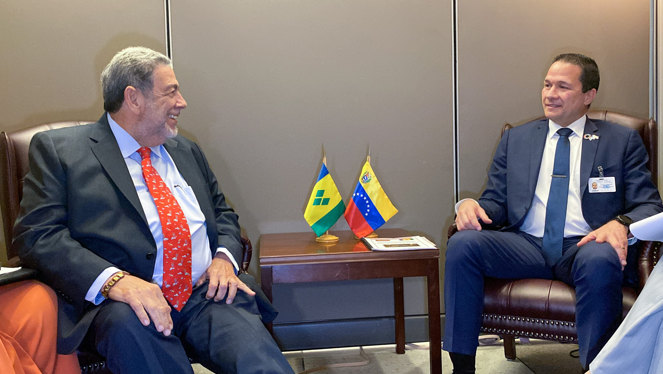 Delegación venezolana y primer ministro de San Vicente y las Granadinas revisan nuevas alianzas