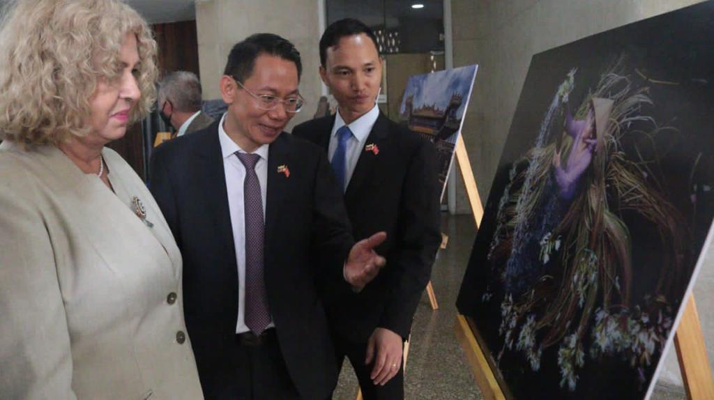Embajada de Vietnam inaugura muestra fotográfica en Caracas por su Día Nacional