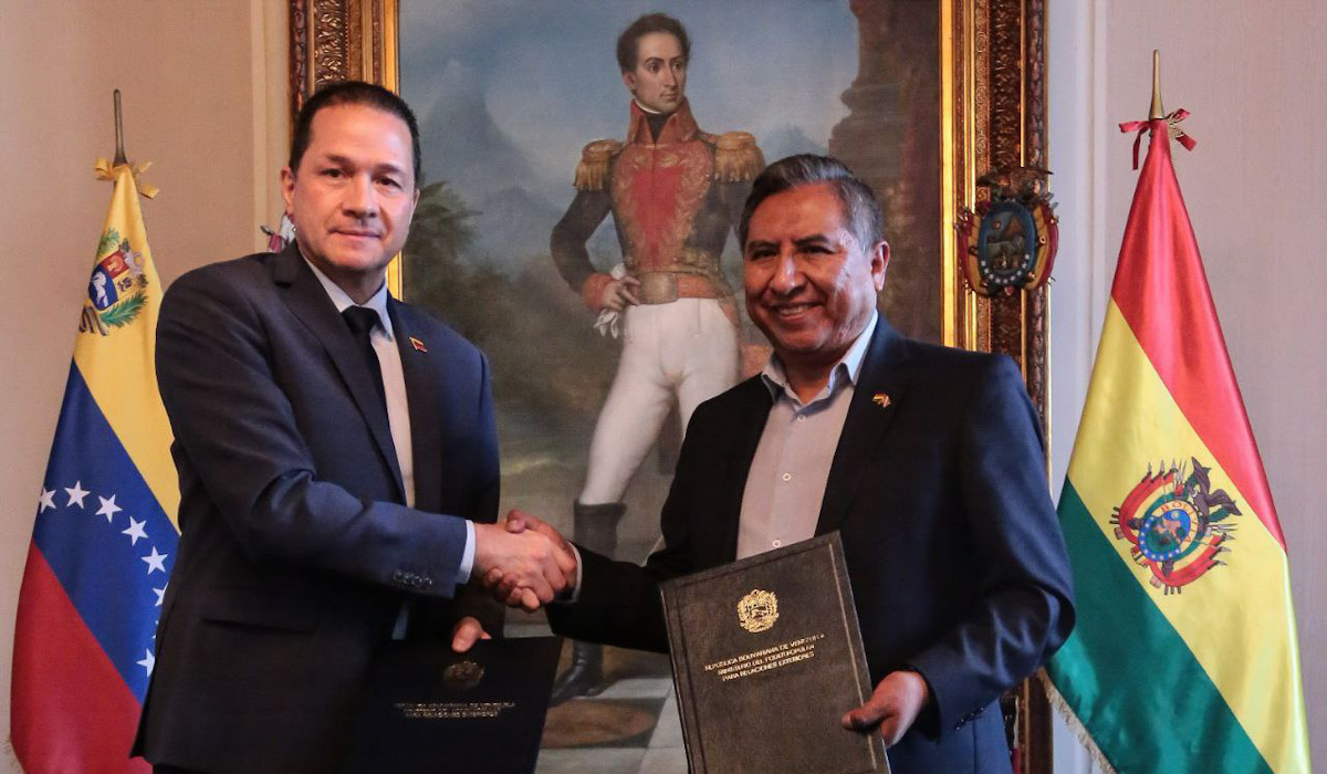 Cancilleres de Venezuela y Bolivia suscriben declaración conjunta