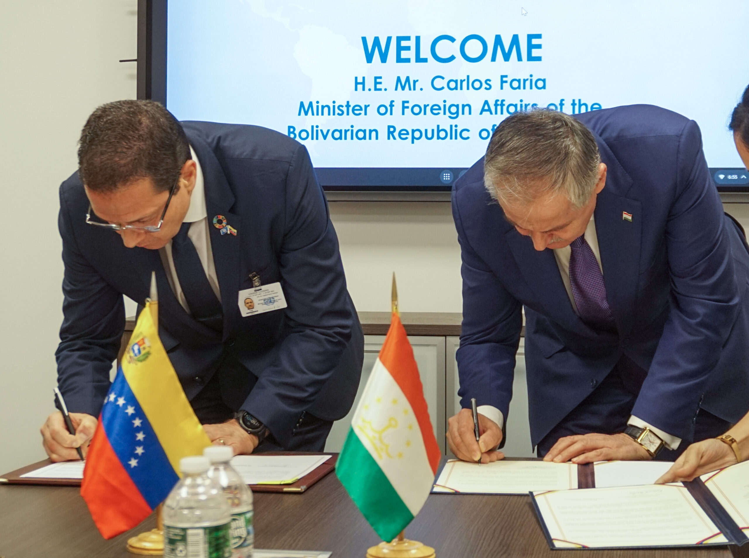 Venezuela y Tayikistán firman acuerdo para supresión de requisito de visa para personal diplomático y en servicio