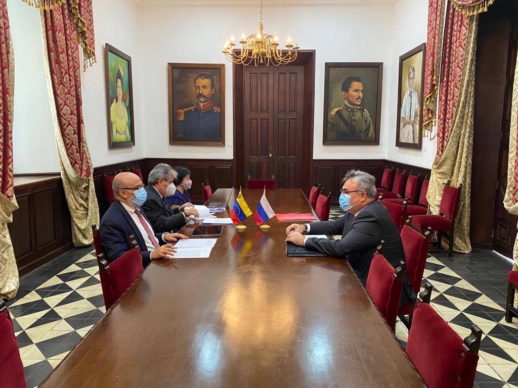 Venezuela y Rusia abordan temas de la cooperación multilateral